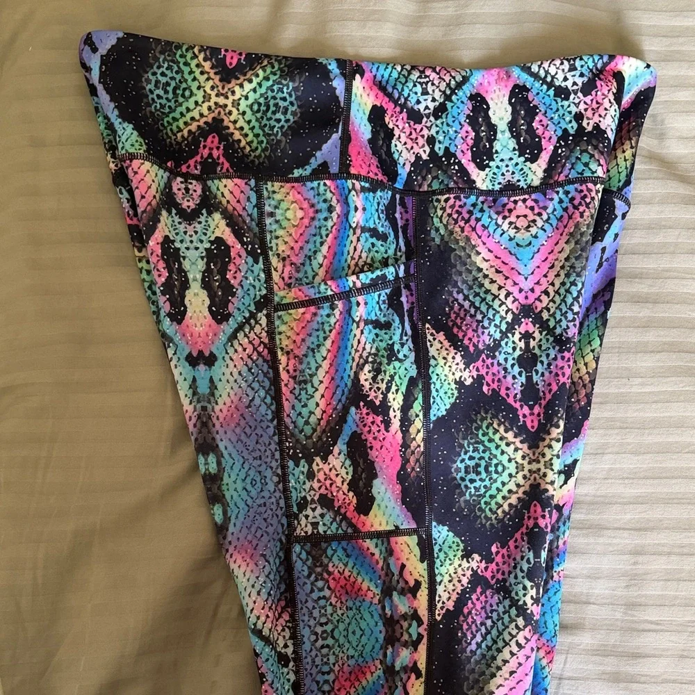 CVG- ‘Hypnotized’- full length leggings - Picture 6 of 6